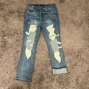 Judy Blue super distressed Straight Fit 15/32
